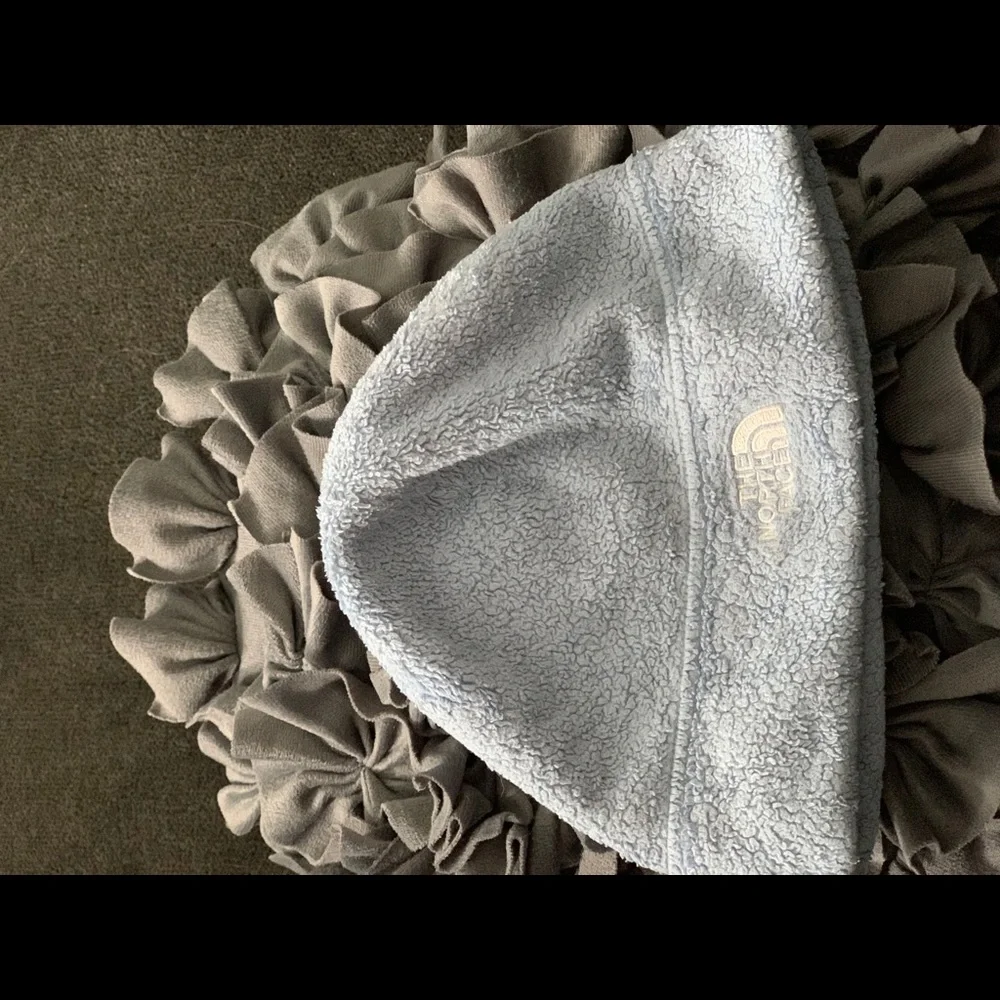 THE NORTH FACE GIRLS BLUE BEANIE HAT